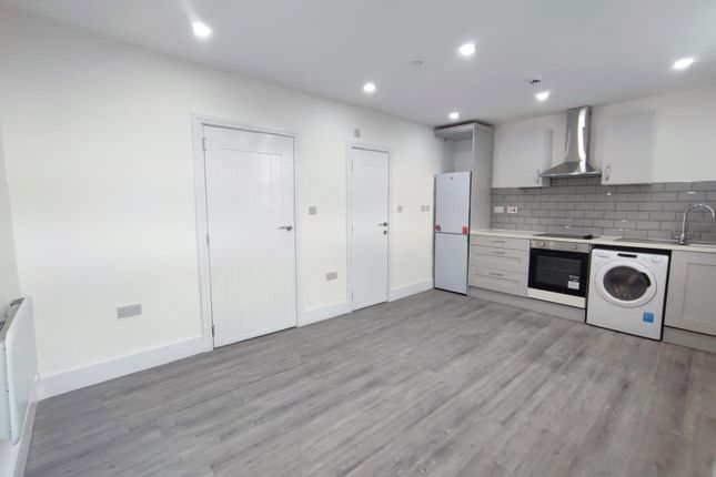 Thumbnail Maisonette to rent in Broadway, Cardiff
