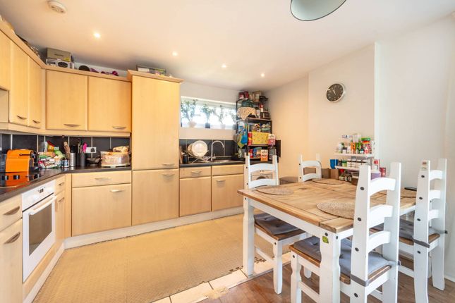 Flat to rent in Forty Lane, Wembley Park, Wembley