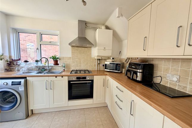 23, Ditchbury, Hampshire photo 3