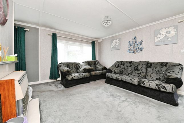 4, Grange Farm Park, Colchester photo 2
