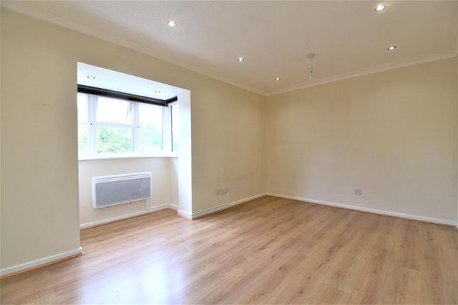 81, Clarkes Drive, Uxbridge photo 2