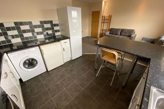 Flat to rent in Edric House, The Rushes, Loughborough