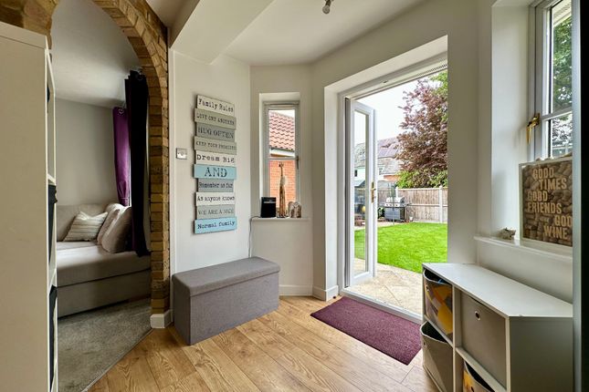 3 Calvinia Close, Basildon photo 4