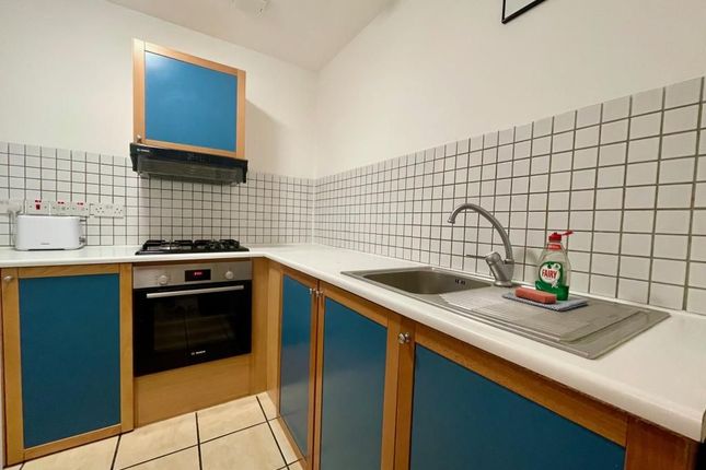 Flat 320, London photo 5