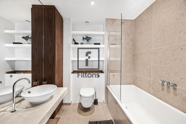 Flat for sale in Fairmont Avenue, London