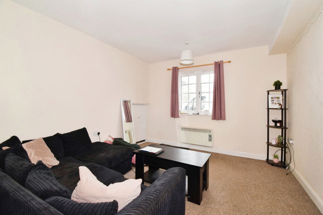 Flat for sale in London Road, Oadby, Leicester