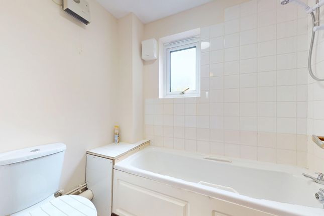 21, Norwood Gardens, Ashford photo 4