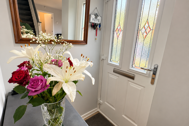 17, Megan Close, Swansea photo 3