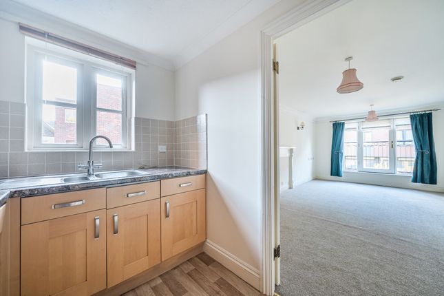 6 Pegasus Court Deanery Close, Chichester photo 3