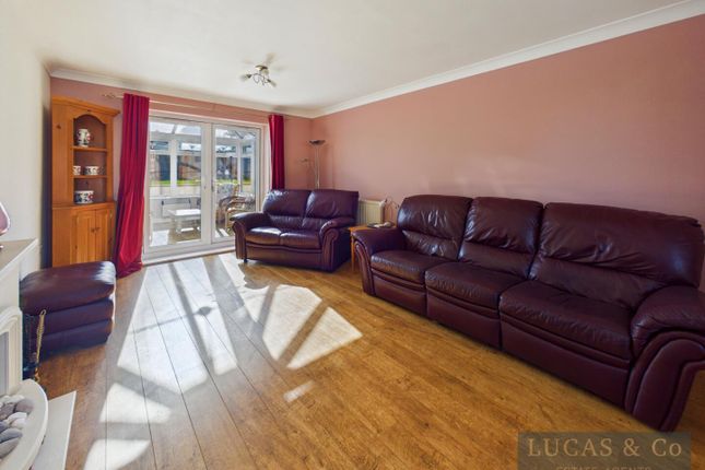 15, Gwel Y Llan, Menai Bridge photo 4
