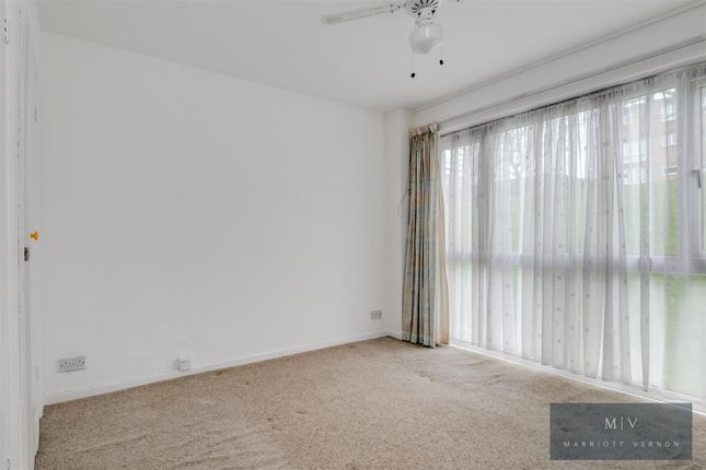 Flat to rent in Turnpike Link, Croydon