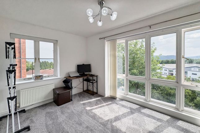 12 Meadow Bank, Neath photo 4