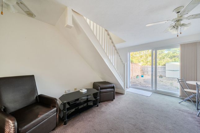 8, Challis Place, Berkshire photo 2