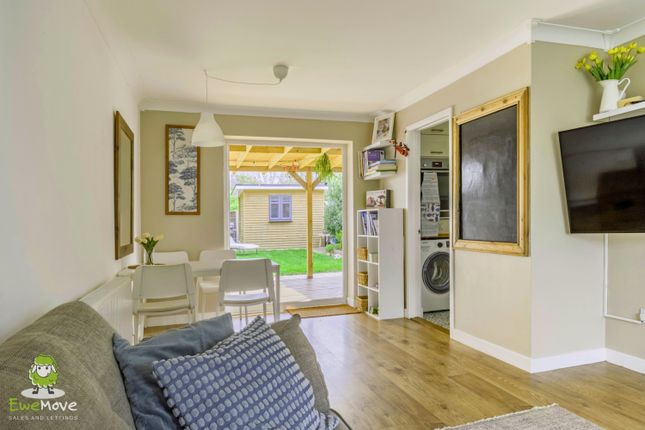 25, Hazelbury Crescent, Swindon photo 4