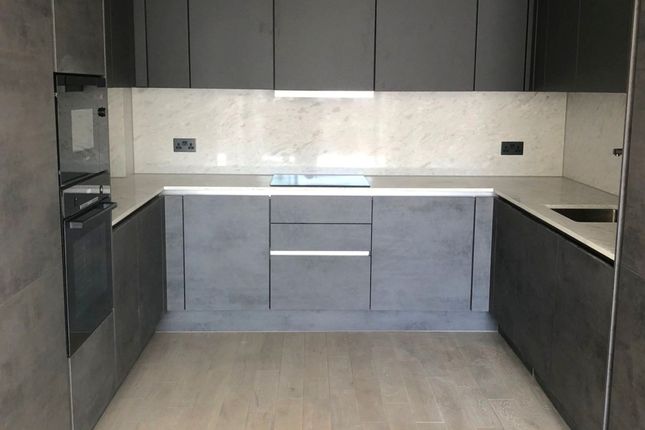 2-bed house on Flat 83, Colts Village Apts, London, £2,500/mo