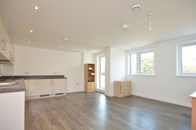 Bradfield Close, Woking photo 3