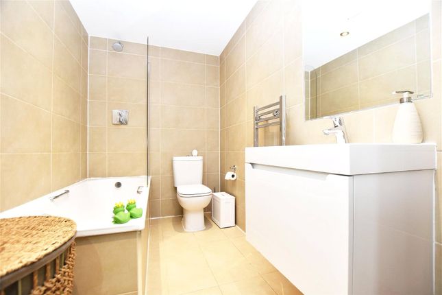 Flat 3,, Bambri Court, Isleworth photo 4