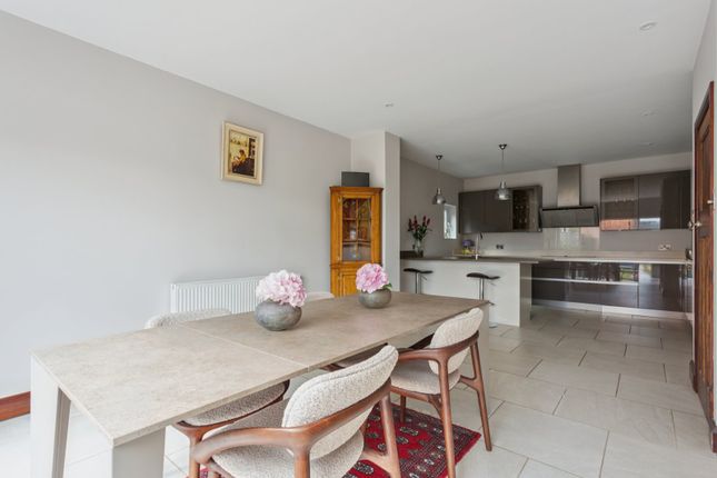 36, Lowndes Avenue, Buckinghamshire photo 3