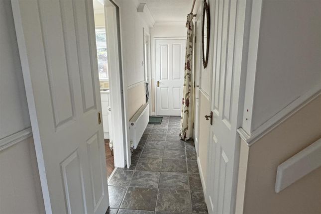 7, Perry Close, Godalming photo 4