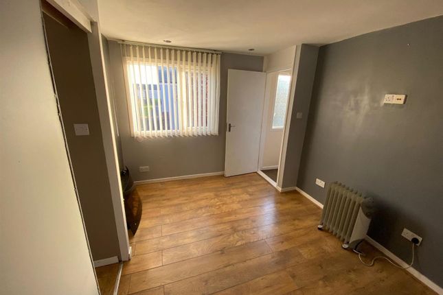 31, Stroud Crescent West, Hull photo 3