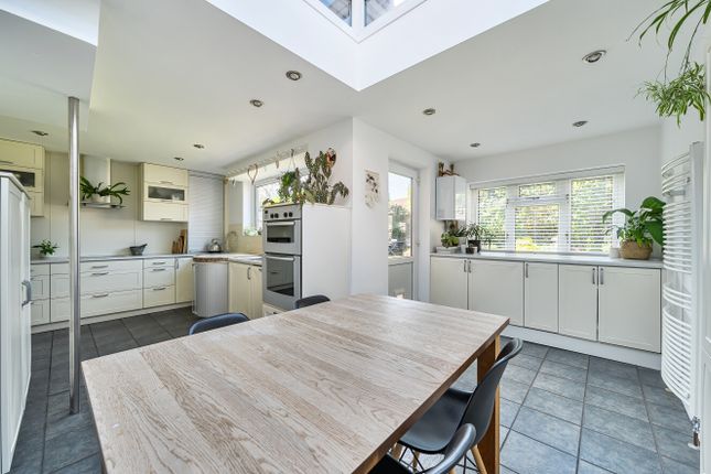 8, Barnes Close, Romsey photo 2