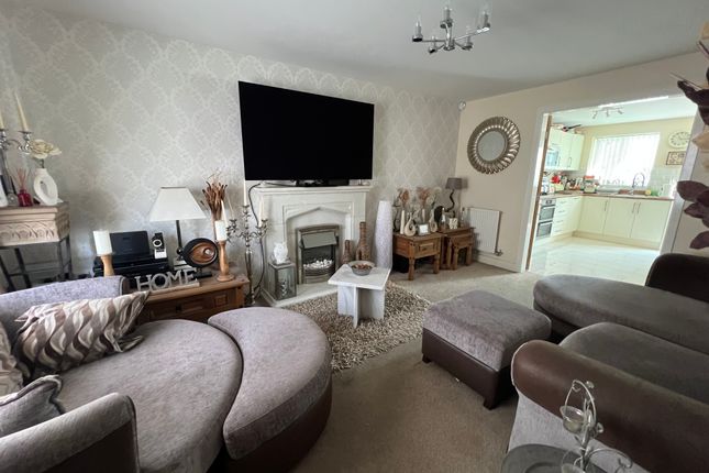 8, Salford Way, Church Gresley, Swadlincote photo 2