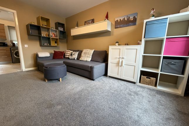 23, Springfield Gardens, Glasgow photo 3