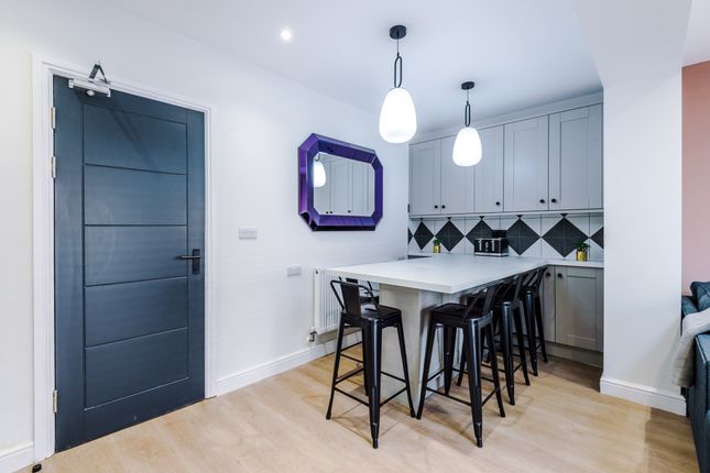 4, Capricorn Way, Salford photo 4