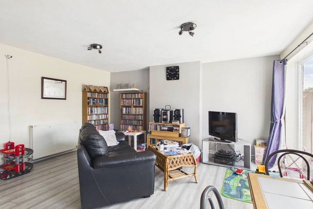 7, Redwood Close, Gloucestershire photo 2