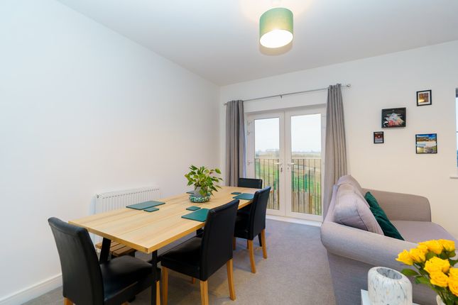 14, Stringer Close, Raunds photo 3
