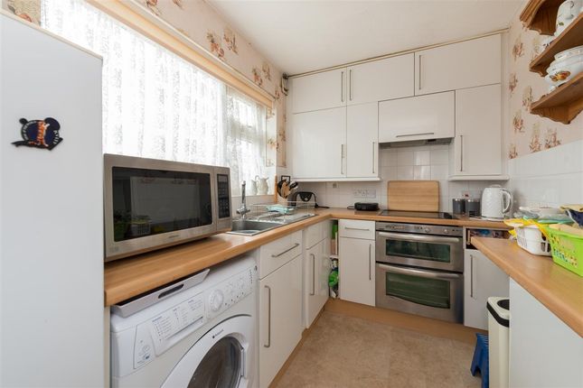 8, Cedar Road, Canterbury photo 4