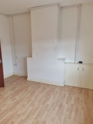 Flat to rent in Springfields, Walsall