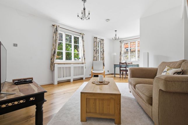 43 Prince Consort Cottages, Windsor photo 4