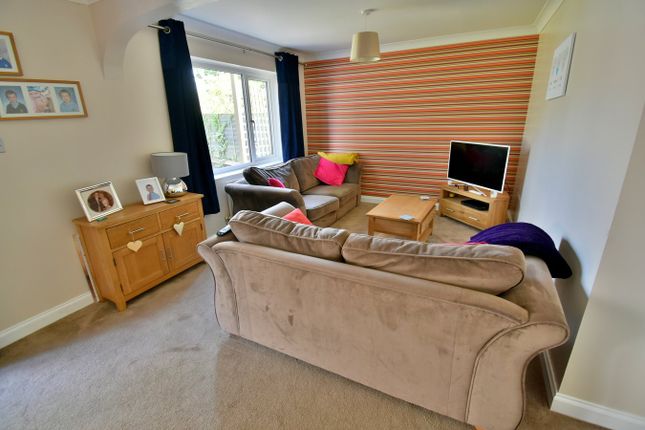 75, Coppice Avenue, Ferndown photo 3