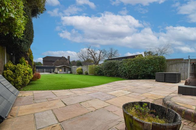 Dometo, Hook End Road, Brentwood photo 4
