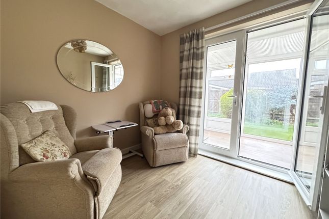 35, Cutler Close, New Milton photo 4
