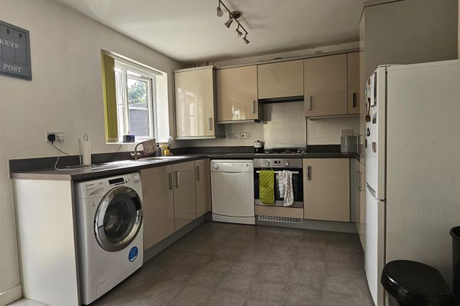 29, Lower Meadow Lane, Sutton-In-Ashfield photo 3