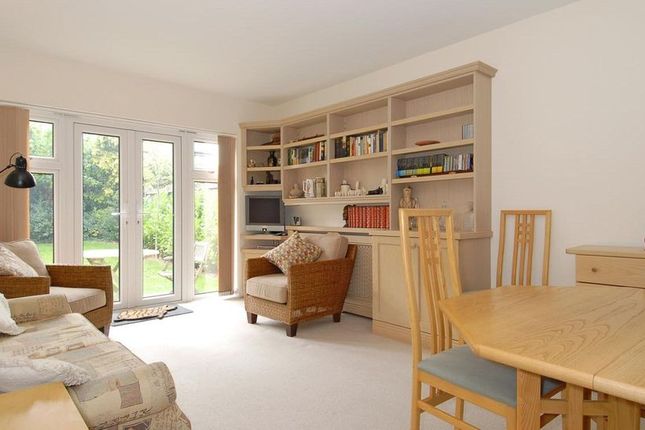 3, Bartley Court, Hook photo 3