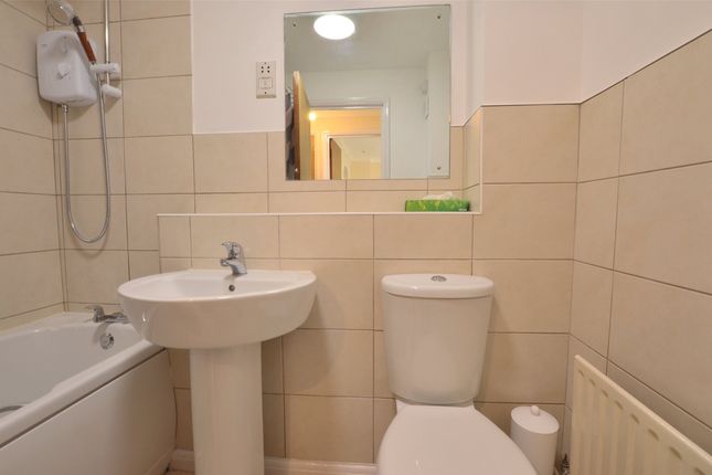 46, Waterslade, Redhill photo 4