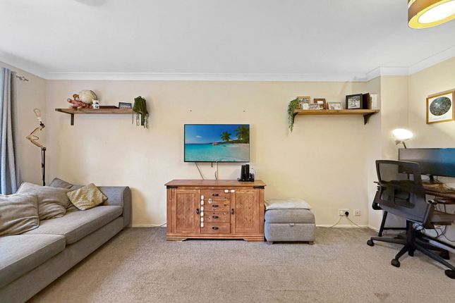 6, Laburnum Close, Frome photo 4