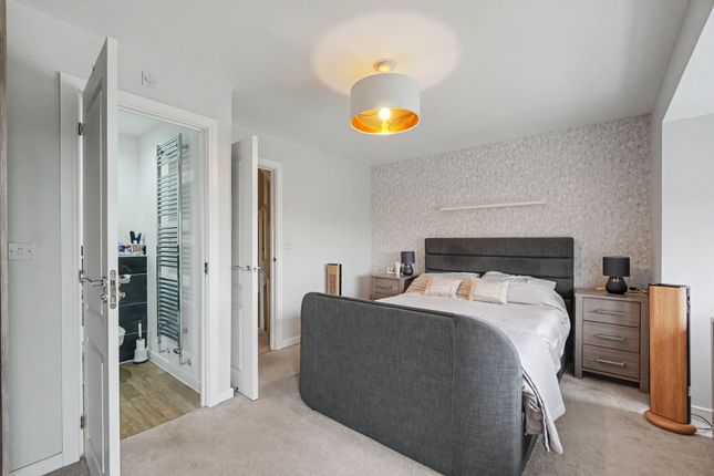21 Farleigh Gardens, Rochester photo 4