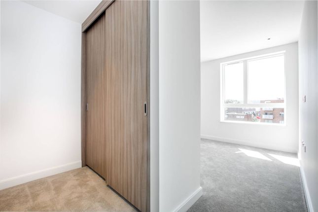 Flat to rent in High Street, Hornsey, London