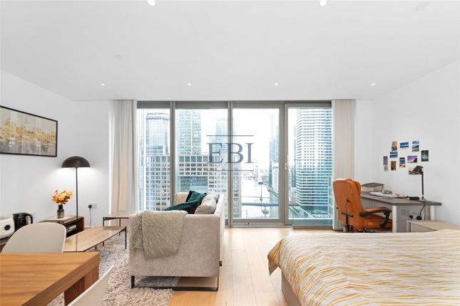1812, Landmark Pinnacle, London photo 2