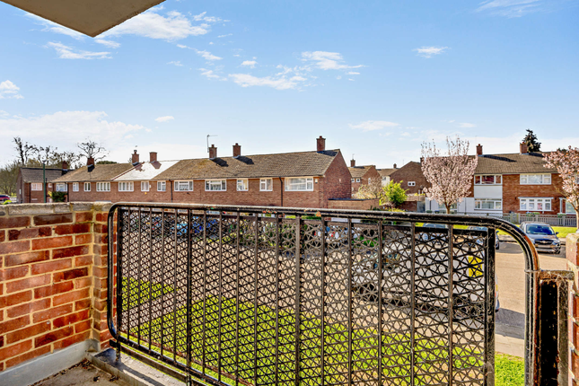 30, Burdett Close, Sidcup photo 4