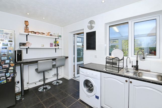 8, Heatherdale Close, Peterborough photo 4