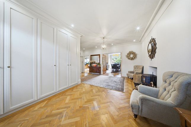 21, Manor Hall Avenue, London photo 2