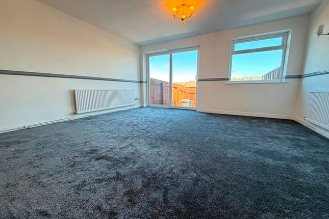 4 Hillside Close, Blackburn photo 3