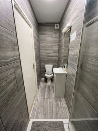 Flat C1, 90 Finborough Road, London photo 2