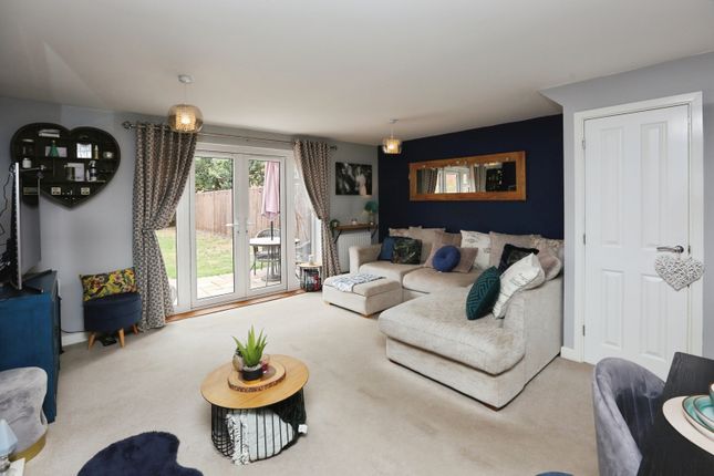 3, Gloucester Drive, Hampshire photo 4