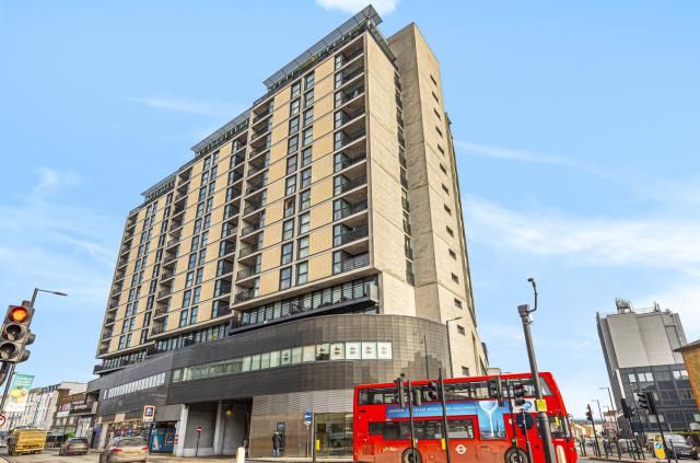1-bed flat on Flat 810, 100, Kingsway, London, £250,000